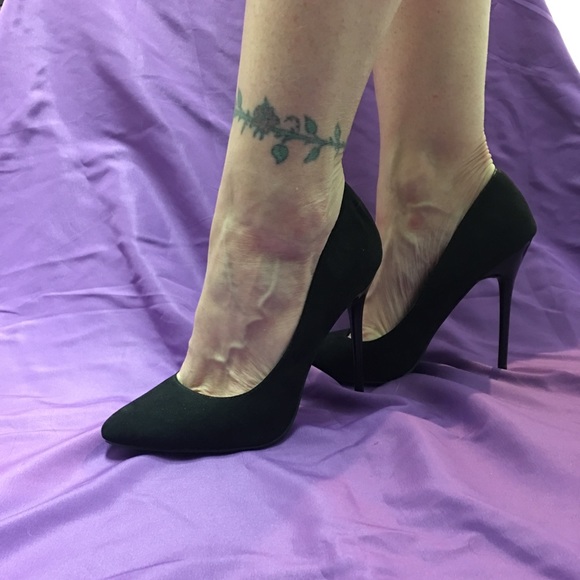 Penny Loves Kenny Pumps - Picture 3 of 3